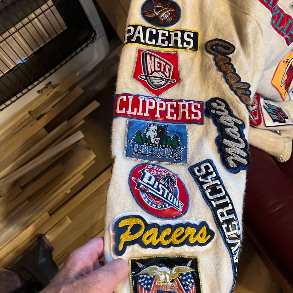 Classic NBA Jacket - Picture 12 of 13